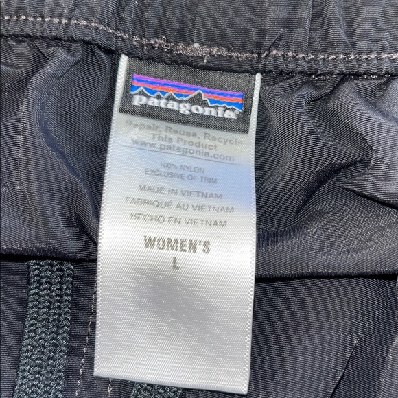 Patagonia Women's Barely Baggies™ Shorts - 2½ in black  | size large - Picture 5 of 6